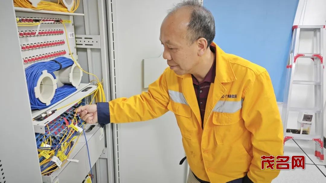 上图为麦德文在核对标签台账_1.jpg